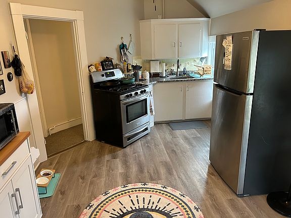 Sunny and spacious eat-in kitchen