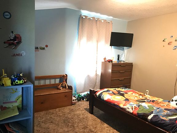 3rd image of 270 Hillview Dr