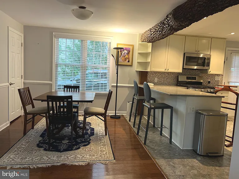 39 Van Leer Ave — Photo 18