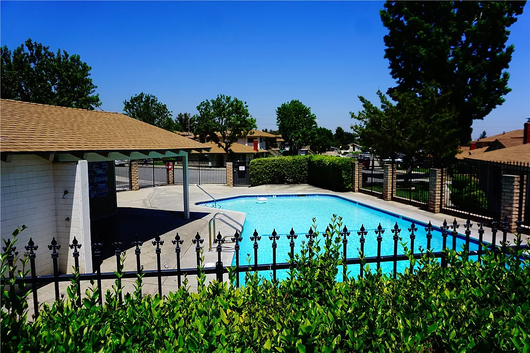2 bed, 800 sqft, $2,195 — Photo 2