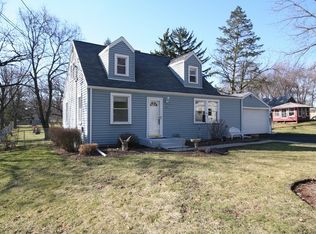 70 Maple St, Elgin, IL 60123