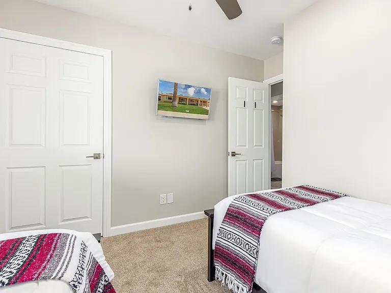 8511 E Roanoke Ave — Photo 31