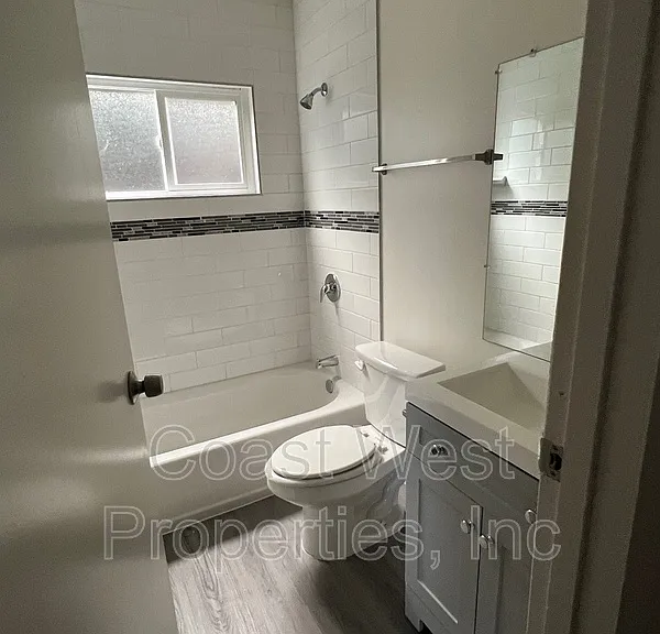 1361 Grand Ave #6 — Photo 4