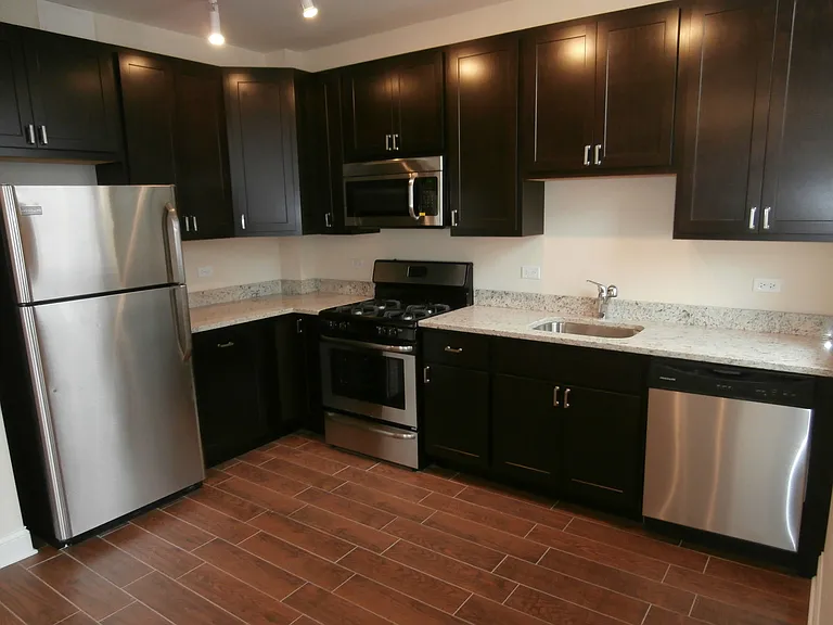 5400 N Winthrop Ave #2 — Photo 4