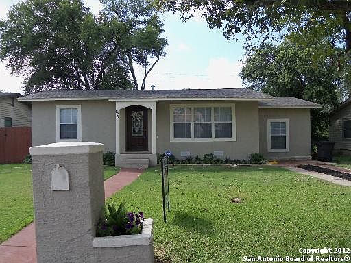 1st image of 122 W COLTON DR