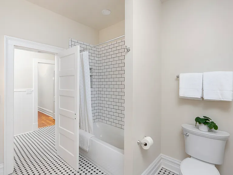 138-140 N Coalter St #140 — Photo 22