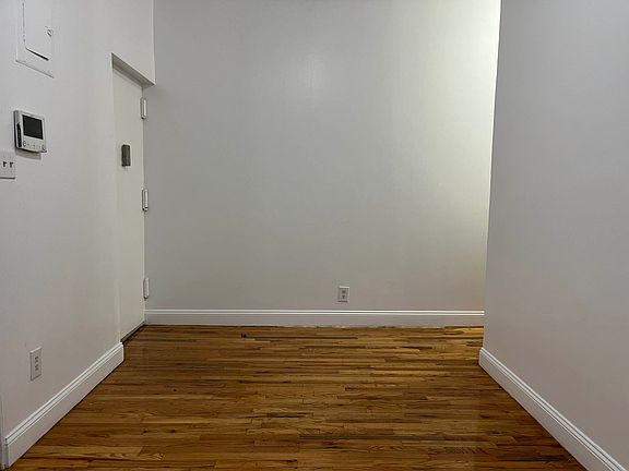 3rd image of 521 W 180th St APT 4B