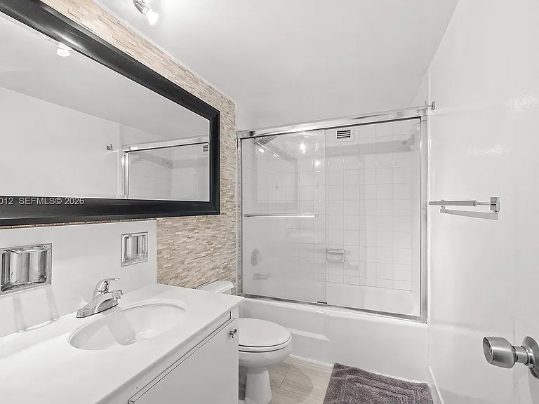 5161 Collins Ave #910 — Photo 10