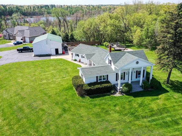 194 Indian Bluffs Dr NE, Sparta, MI 49345