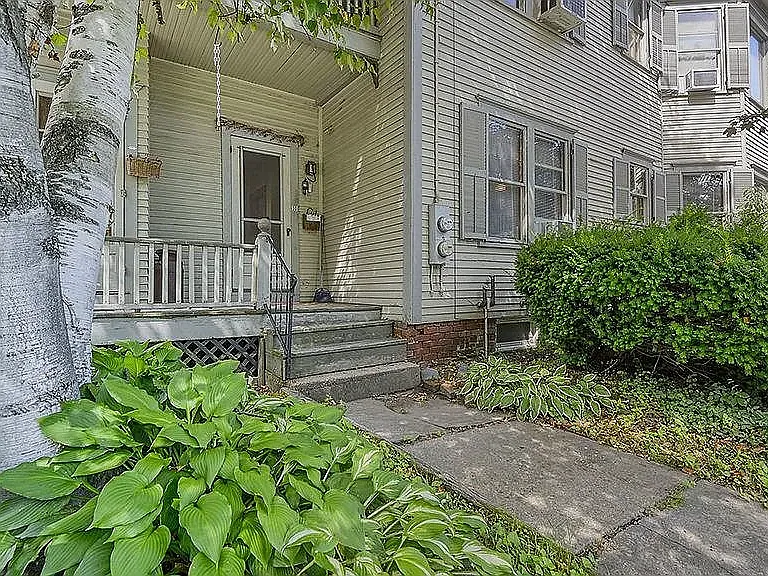 30 Laurel Ave — Photo 2