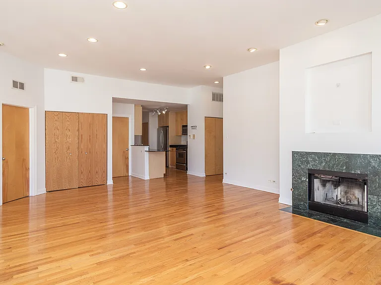845 W Altgeld St #4D — Photo 11