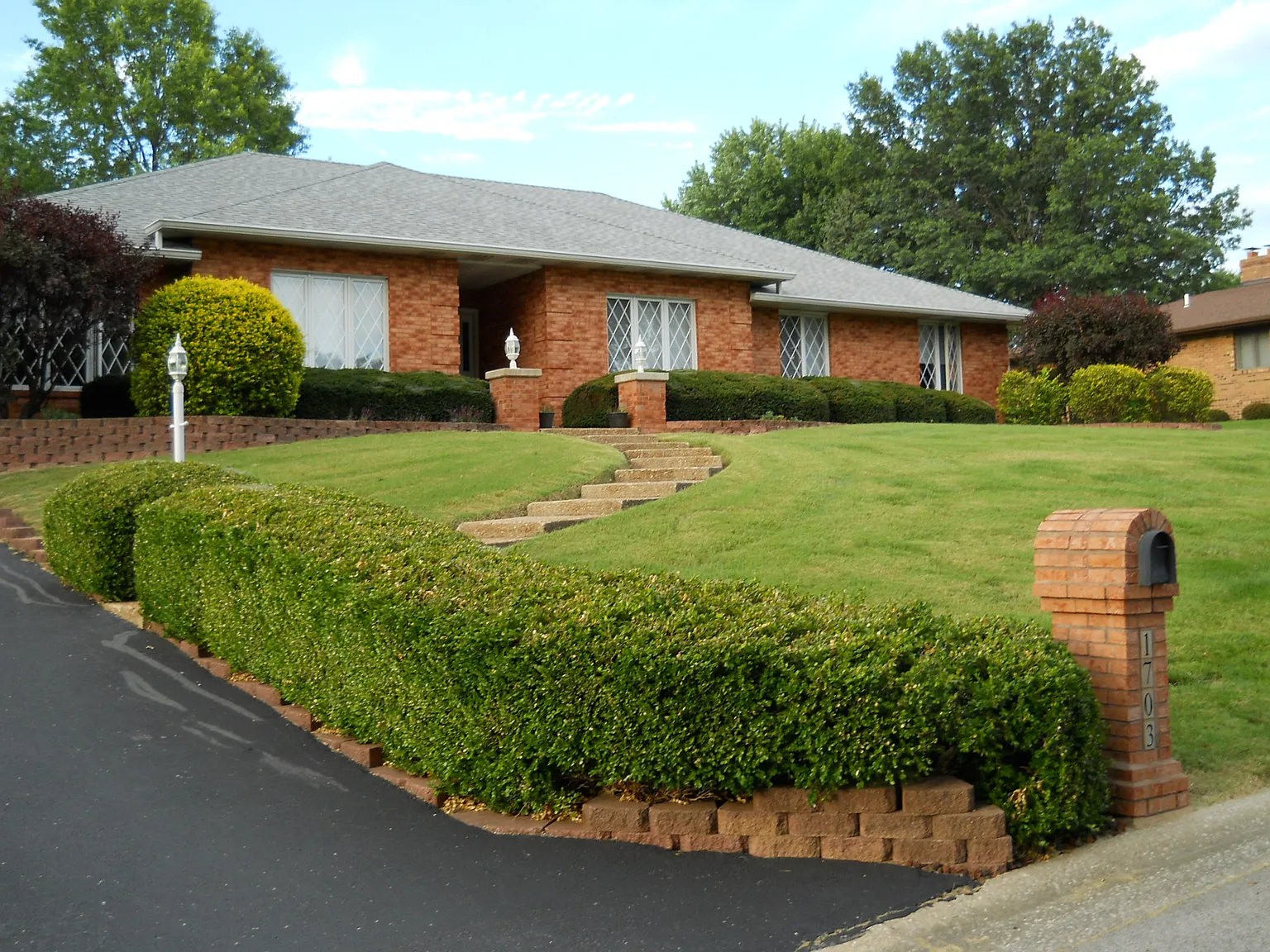 1703 Fairway Dr photo 1