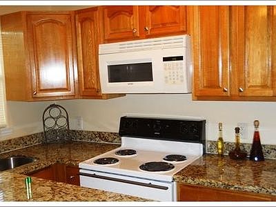 2nd image of 902 SE 1st St APT 1