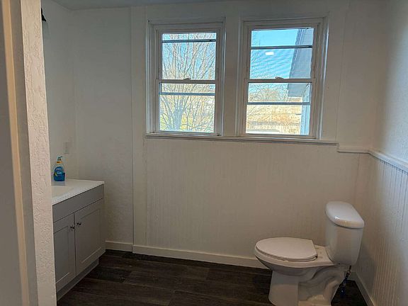 4th image of 208 1/2 Forest St