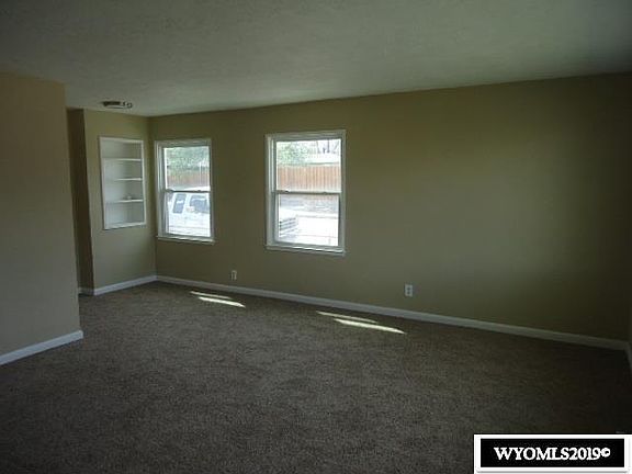 5th image of 1035 Adams Ave