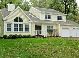 8 Sherbrooke Rd, Mahopac, NY 10541