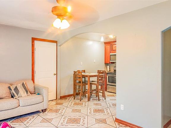 3rd image of 3741 SW 40th St