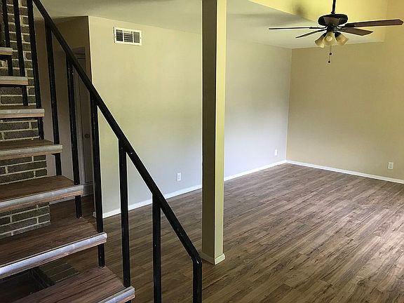 2nd image of 816 Greenhaven Dr