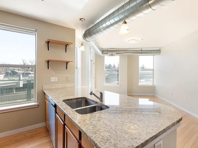 1313 S Clarkson St #202 — Photo 14