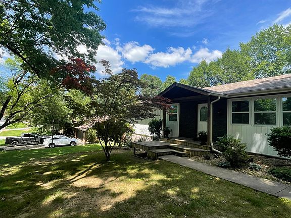 3rd image of 1508 S Bedford Rd