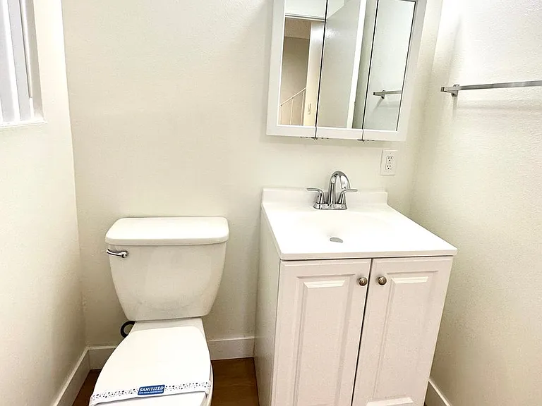 Lynrose Manor Apartments — Photo 13