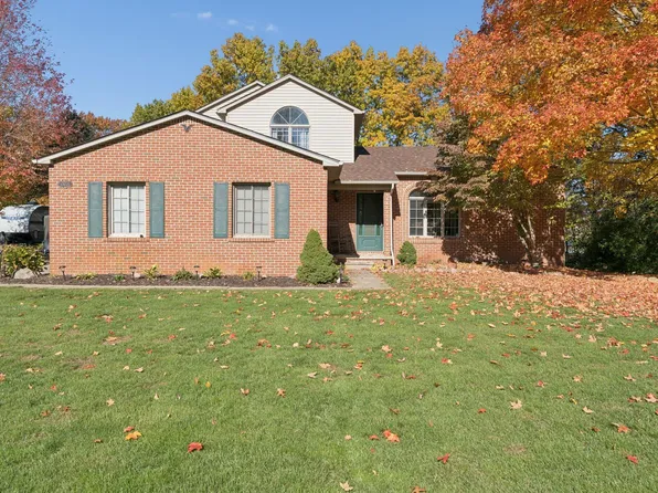 13153 Cove Ridge Dr, South Lyon, MI 48178