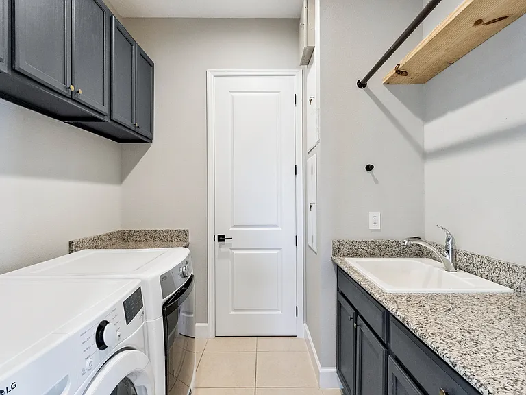 13273 Granger Ave — Photo 32
