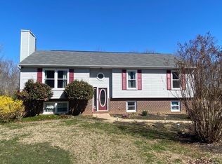 4 Us Ford Ln, Fredericksburg, VA 22406