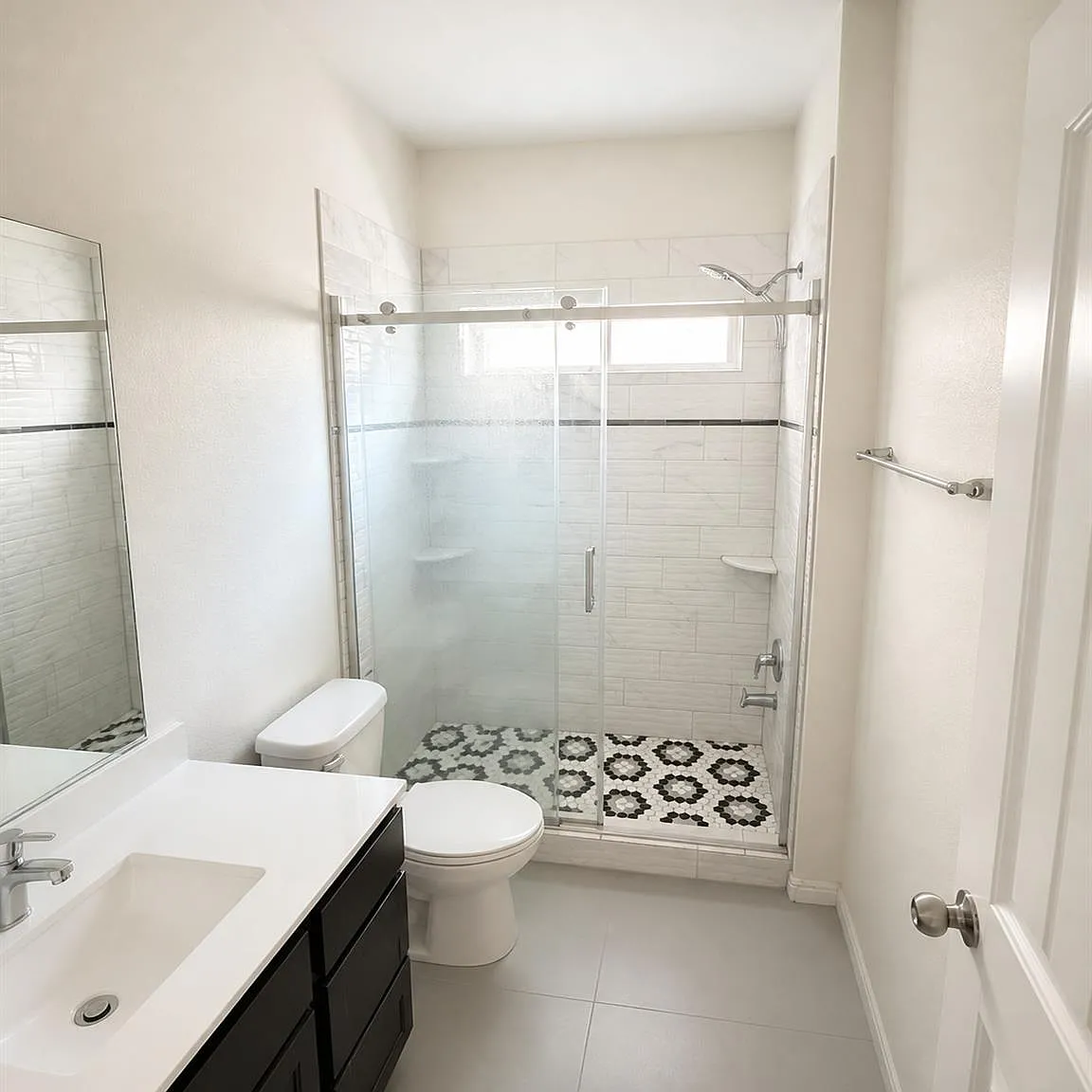 4 bed, 3.0 bath, 2473 sqft, $2,495 — Photo 2