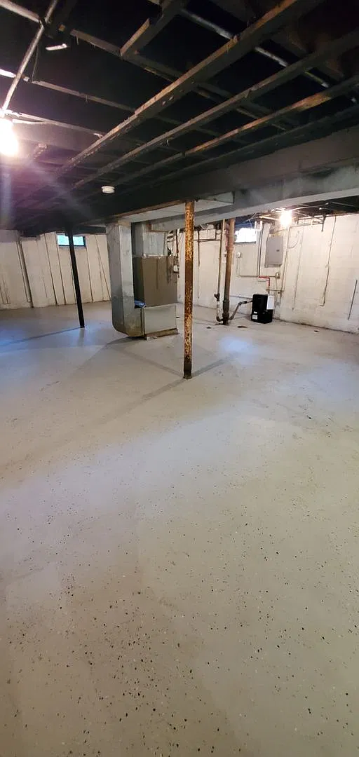 3 Bedroom 1 Bath in East Glen Park — Photo 3