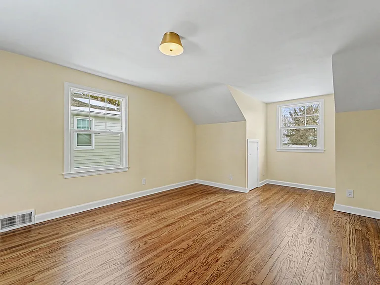 303 Wesley St — Photo 8