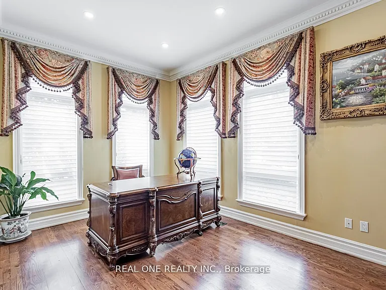 15 Royal Oak Dr — Photo 7