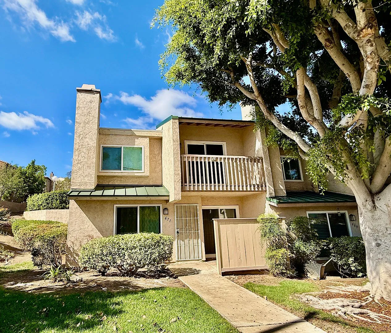 2 Story, 2 Bedroom 1.5 Bath Townhouse w/ Large 2 Car Garage Available — Photo 1