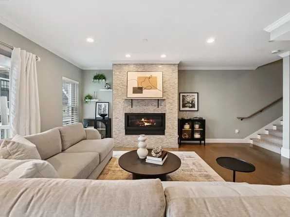 280 W 5th St Unit 201, South Boston, MA 02127