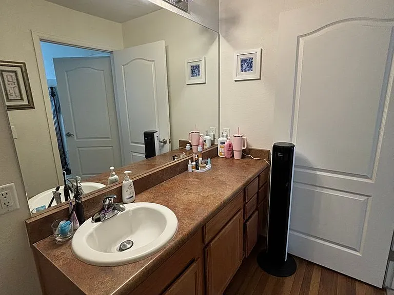 560 River View Dr #708 — Photo 9