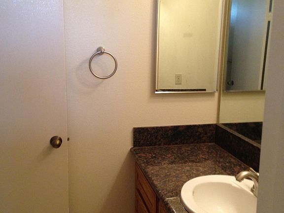 4th image of 1561 Apache Dr Unit B