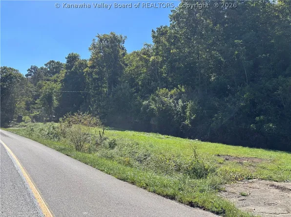 1295 Heizer Creek Rd, Poca, WV 25159