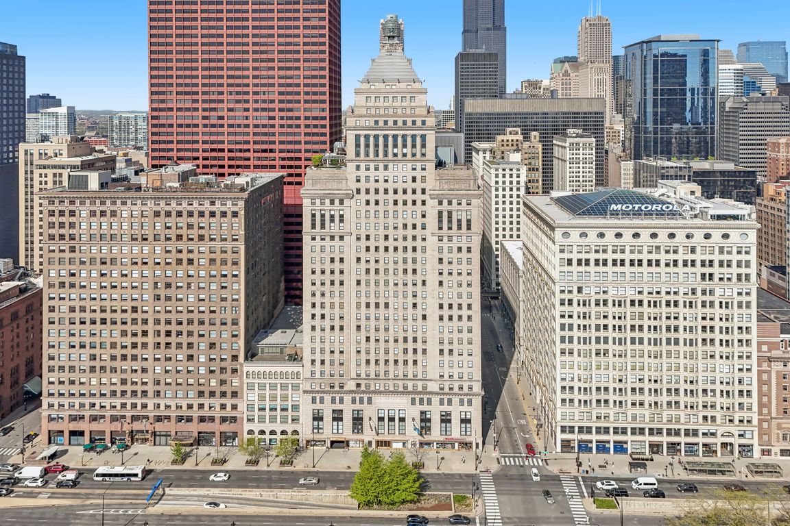 S Michigan Ave-1305-001.jpg