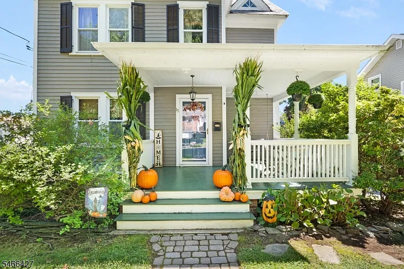 4 bed, 2.5 bath, $4,750 — Photo 1