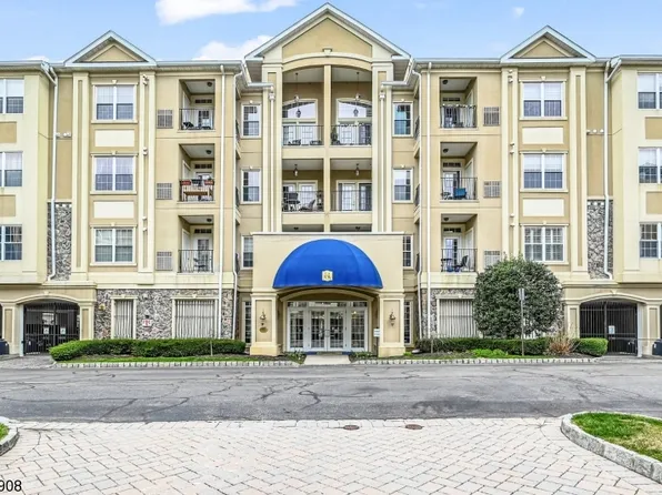4106 Harcourt Rd, Clifton City, NJ 07013