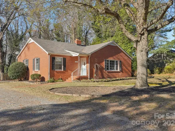 1127 Twin Lakes Rd, Rock Hill, SC 29732