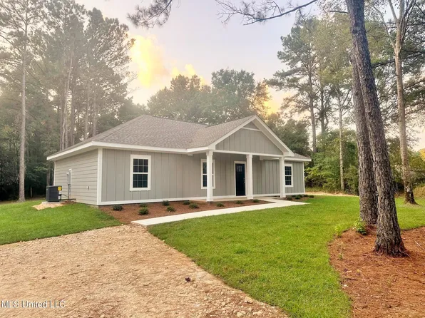 120 Readys Dr, Lucedale, MS 39452