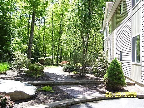View to front walkway from driveway