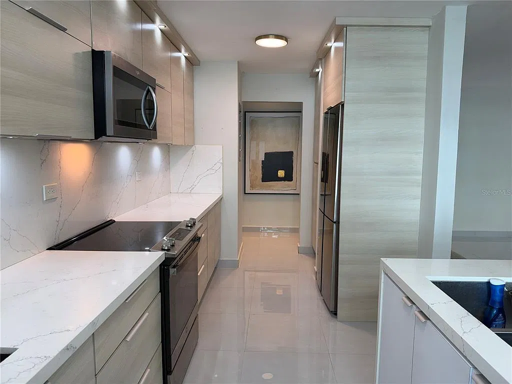 121 Avenue Roosevelt — Photo 2