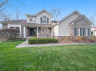 5079 Timber Cove Cir, Clarkston, MI 48346