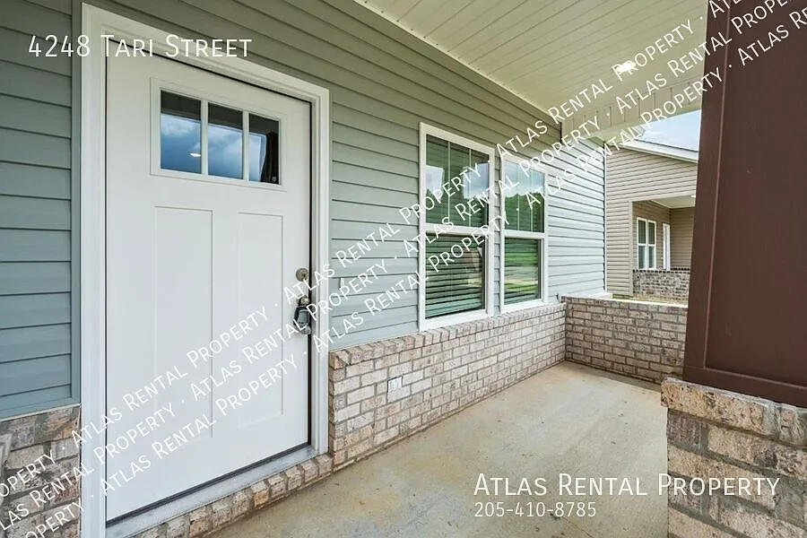 Beautifully Updated 3BR Home Granite Counters, Hardwood & More! — Photo 4