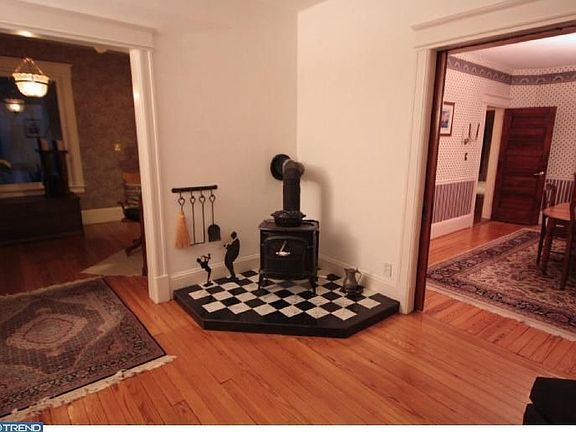 2nd image of 41 Washington St