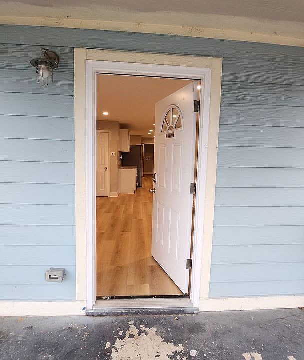 1st image of 4630 Farrington Ave