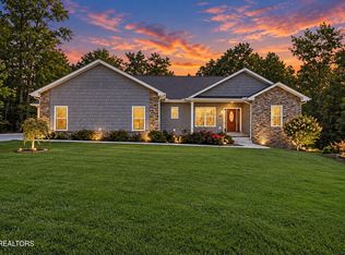 380 Mountain Preserve Pkwy, Crab Orchard, TN 37723