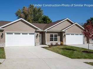 600 Titus Ct, Leclaire, IA